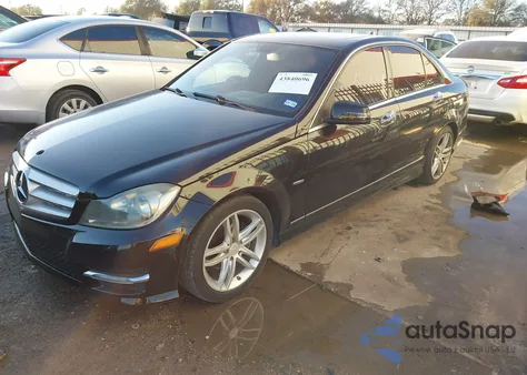 2012 Mercedes-Benz C 250 Sport из США, поврежденный, VIN WDDGF4HB1CR238374